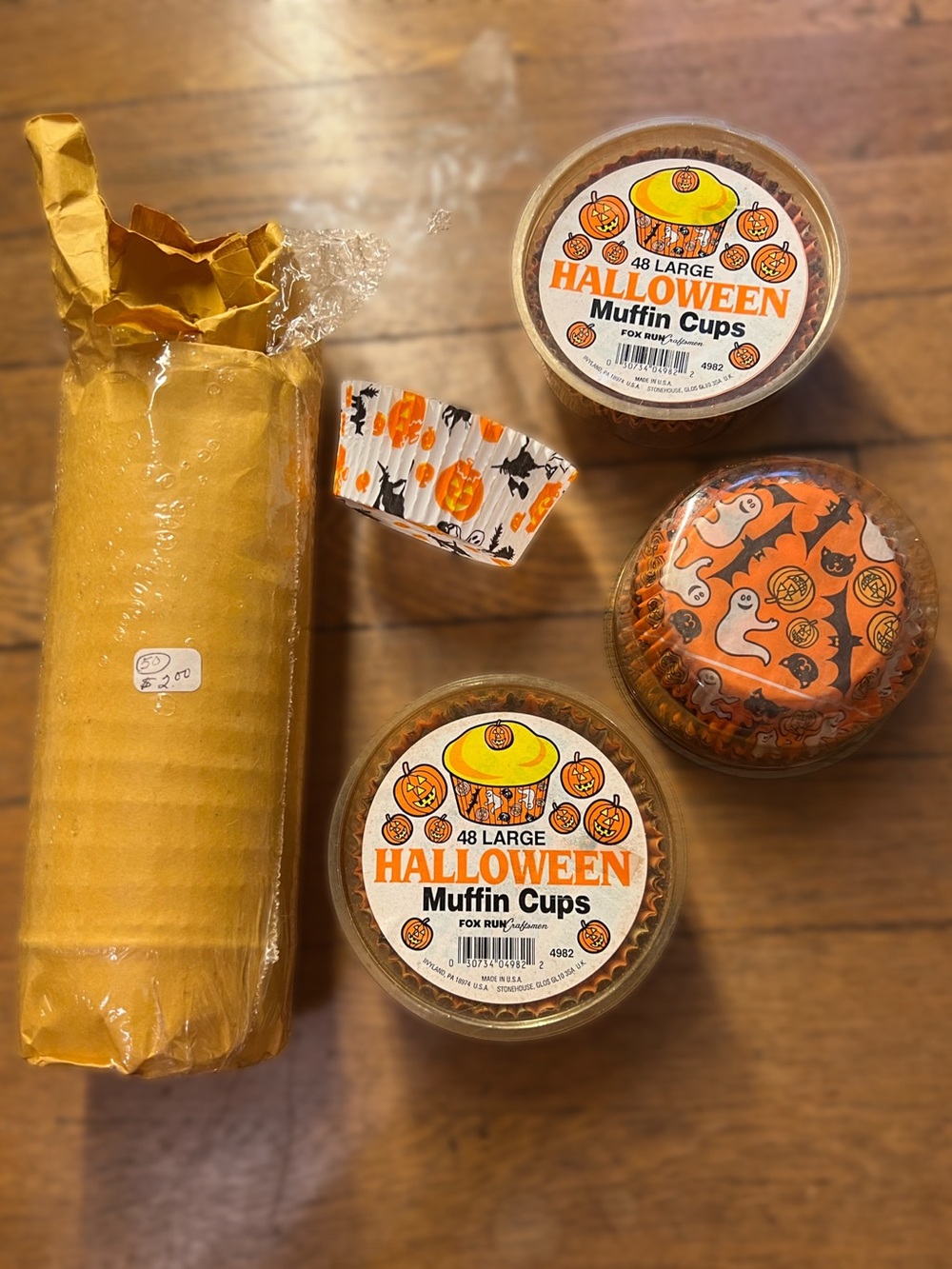 FOX RUN Halloween Muffin Cups - Vintage Orange and White Pumpkin Designs